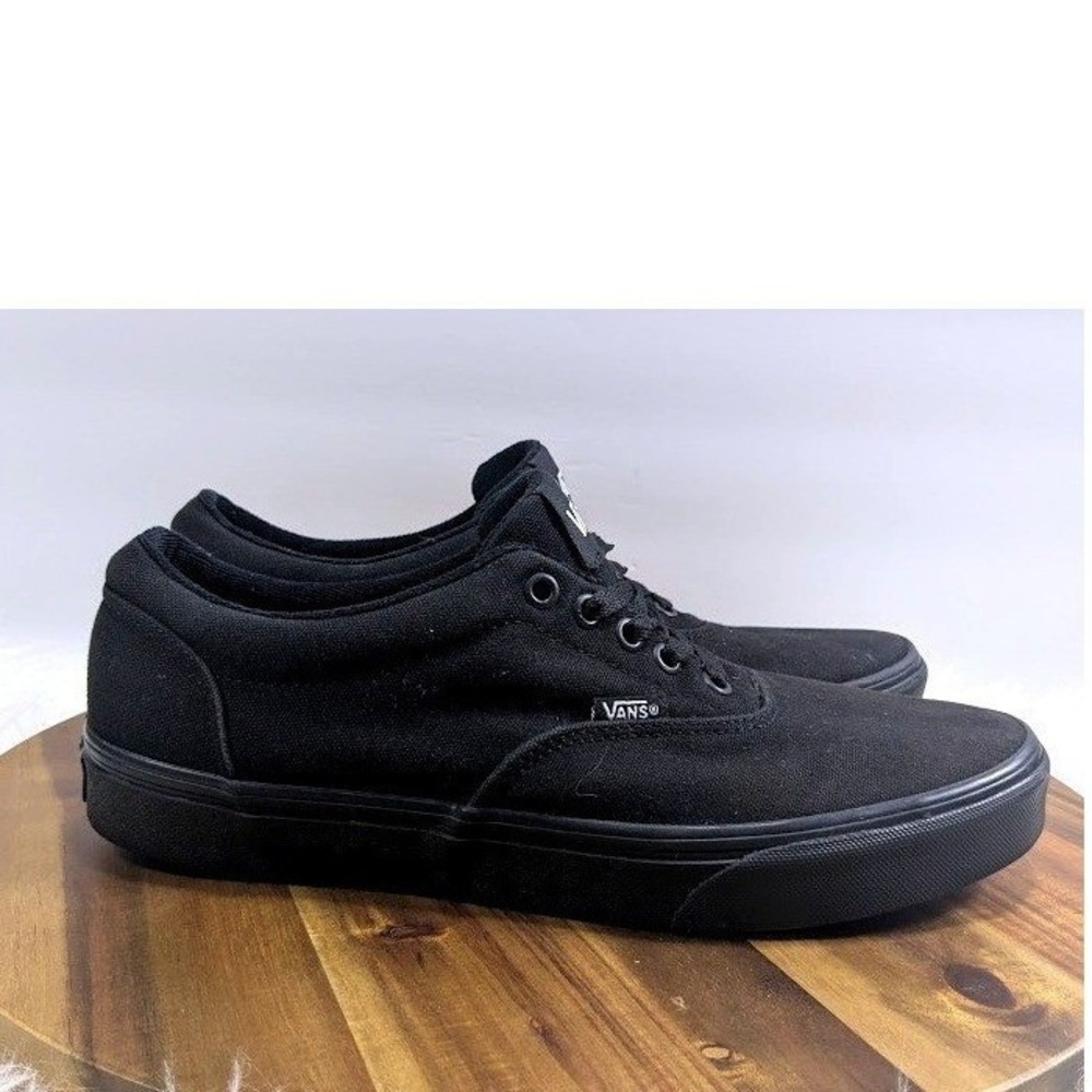 Vans Doheny Sneakers Mens 9 Black Canvas Low Top Skate Shoes 721356 Triple Black